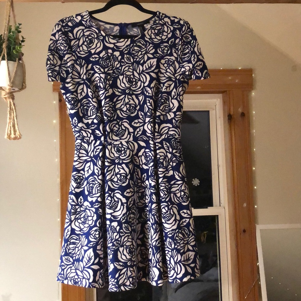 Blue and white floral pattern